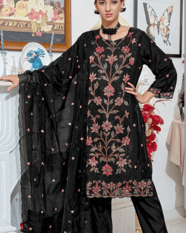 Arish Black Pakistani Salwar Suit Set