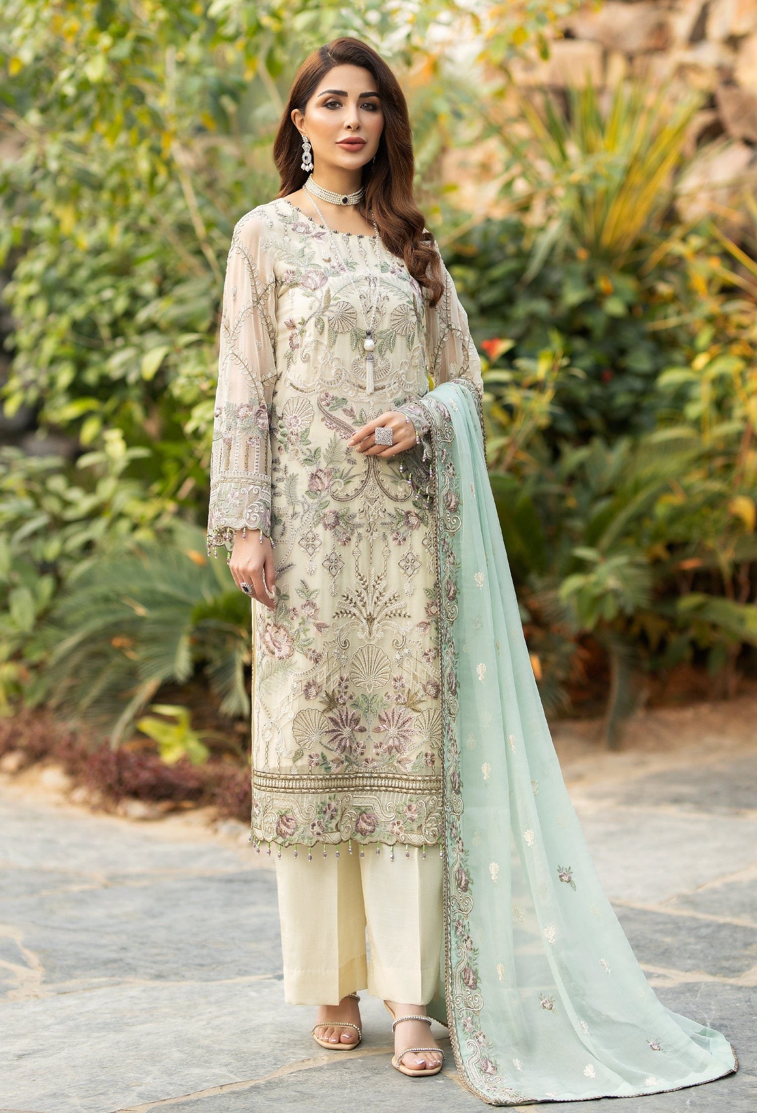 Spanish Green Organza Pakistani Salwar S...