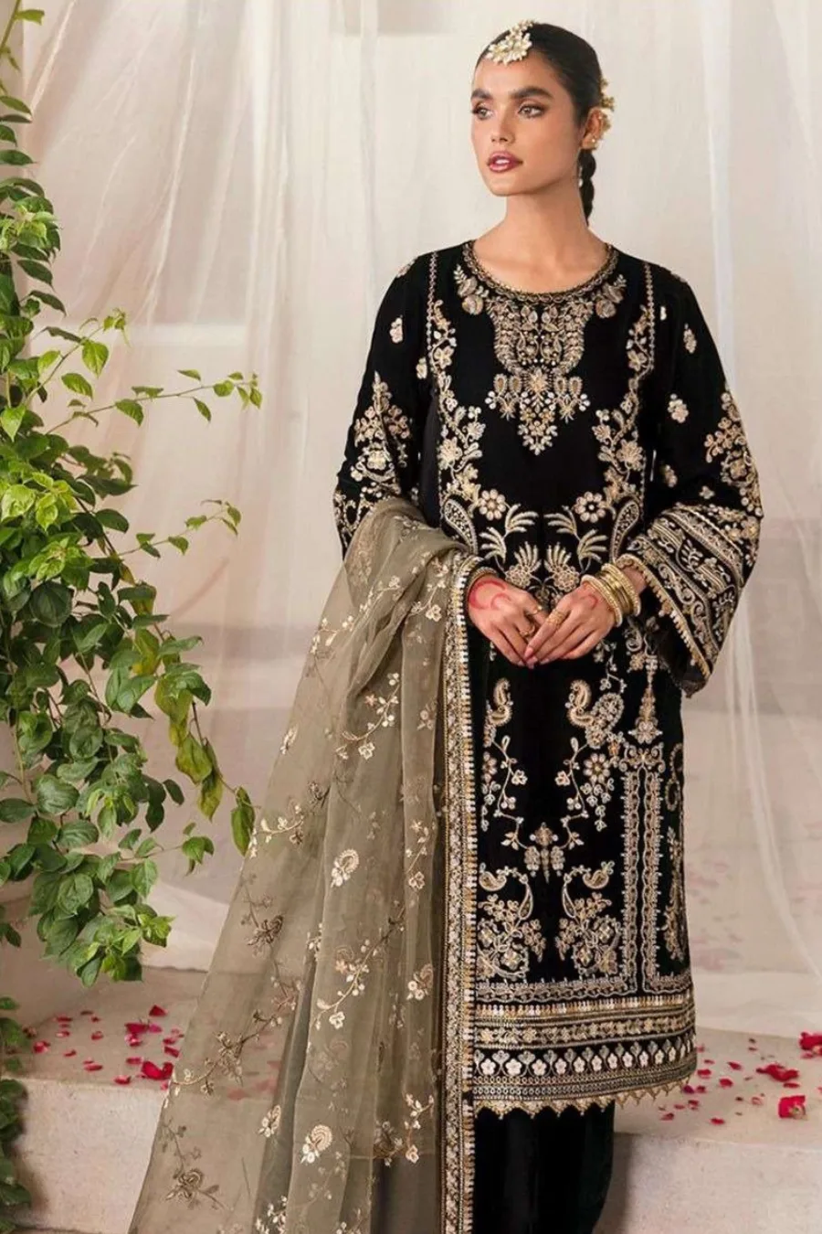 Best Velvet Pakistani Style Salwar Suit For Wedding