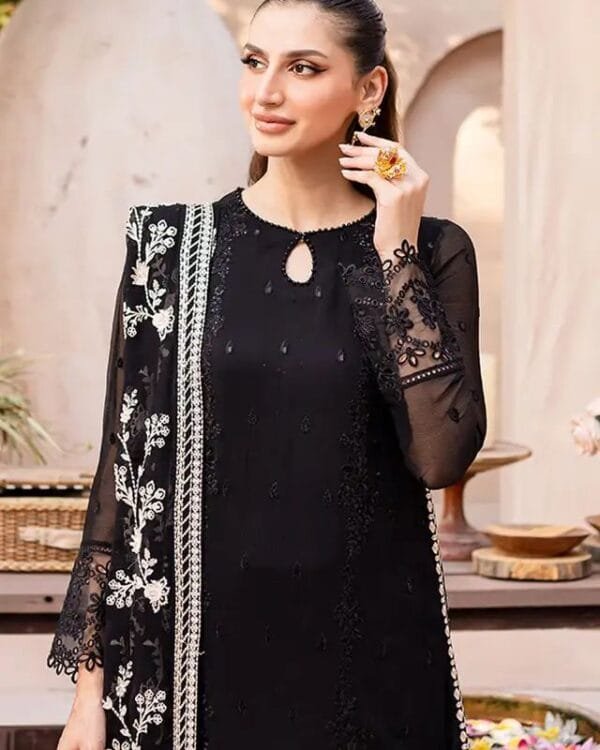 Pakistani Suit For Women in India