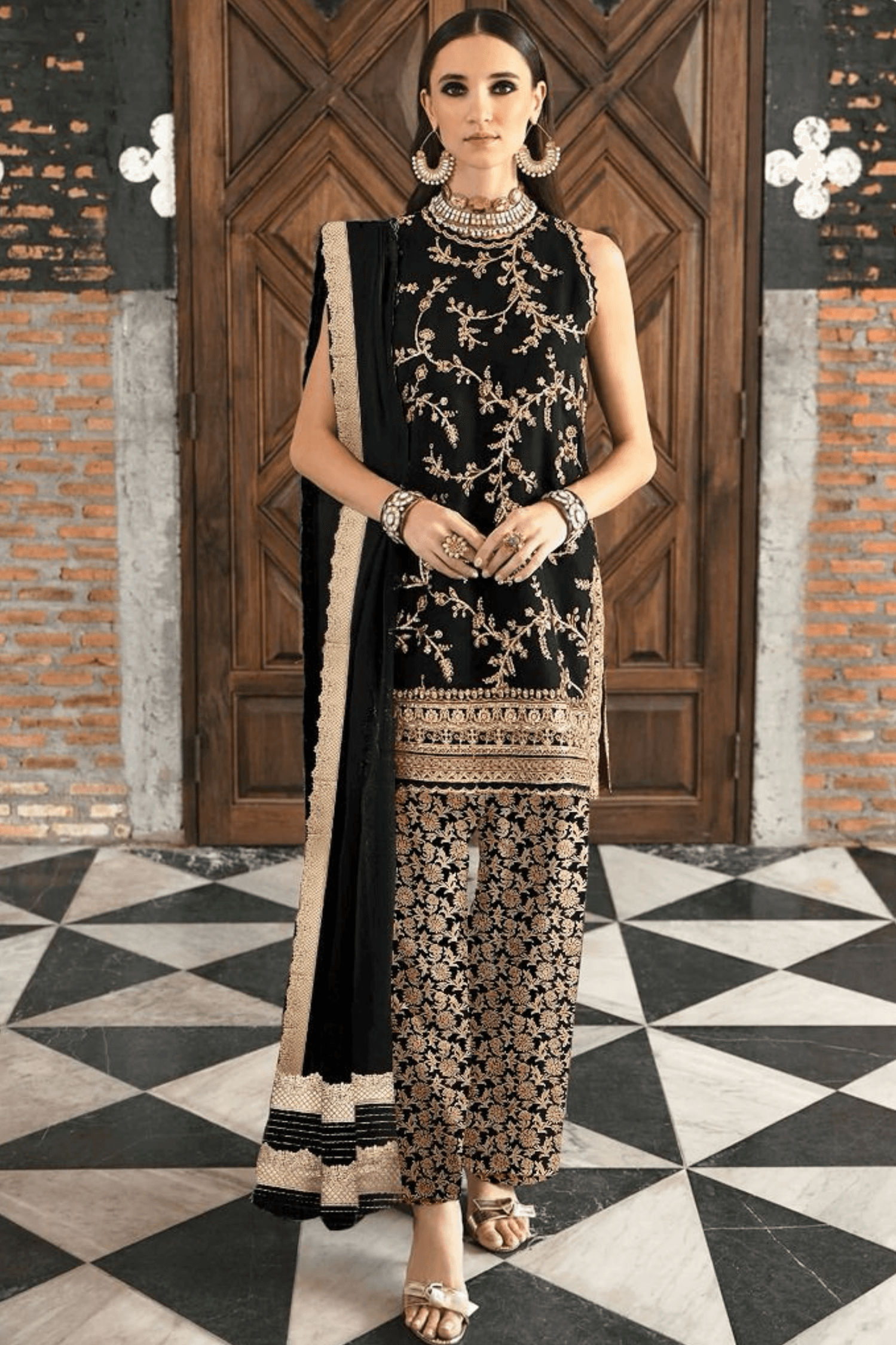 Luxurious Sleeveless Velvet Salwar Suit ...