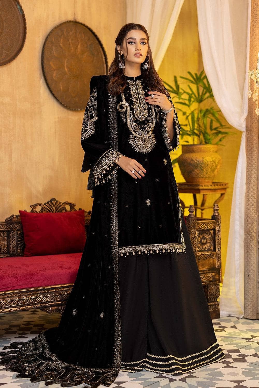 Black & Maroon Velvet Salwar Kameez...